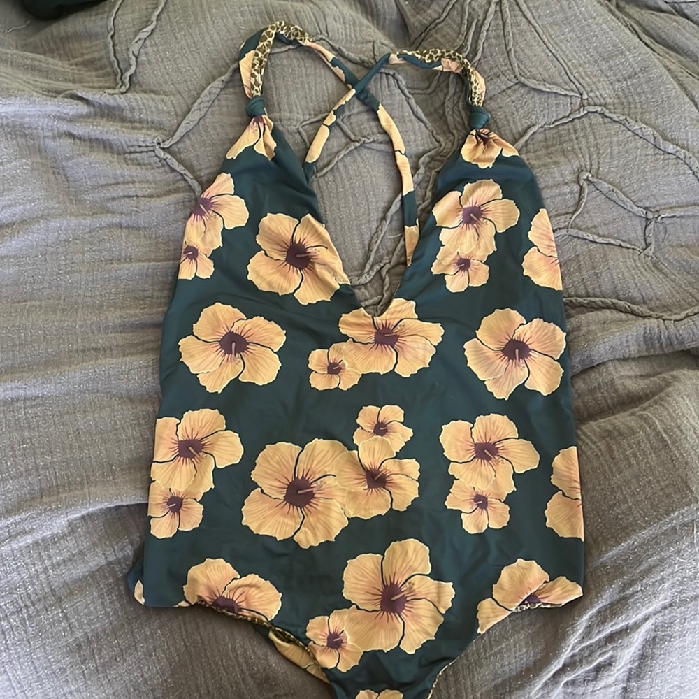 Acacia one piece